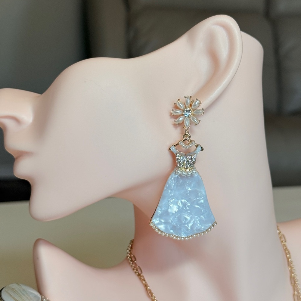 ⚜️ Elegant Blue Dress-Shaped Earrings - Picture 3 of 10